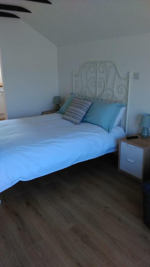 The Lodge Guesthouse Brittas Zewnętrze zdjęcie